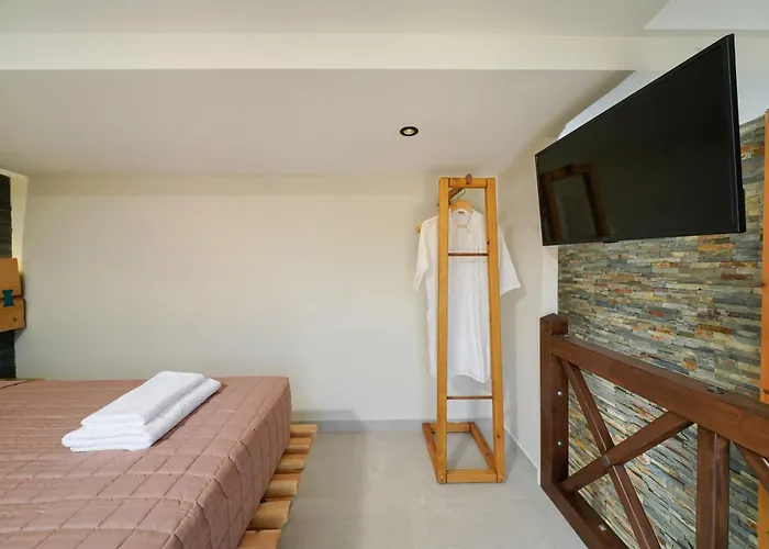 5 By Gd Limenas (Thasos)